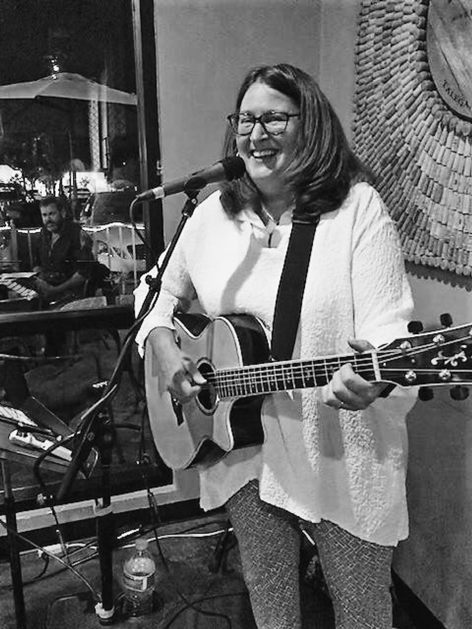 Live Music: Sandii Castleberry