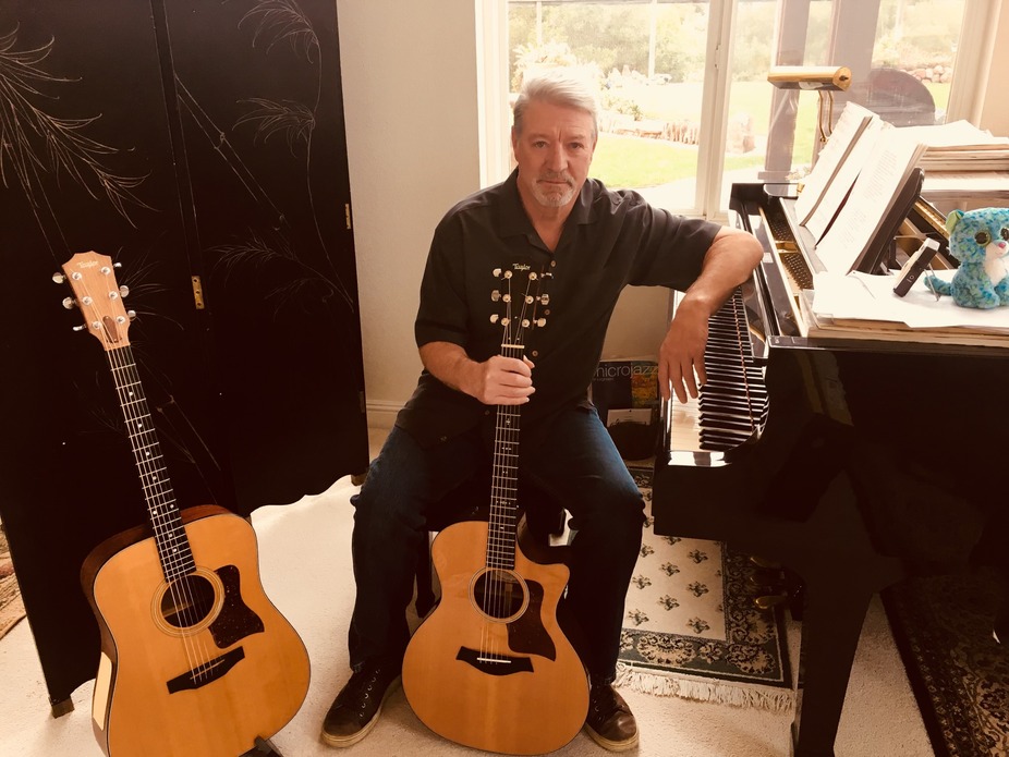 Live Music: Mark Robinson